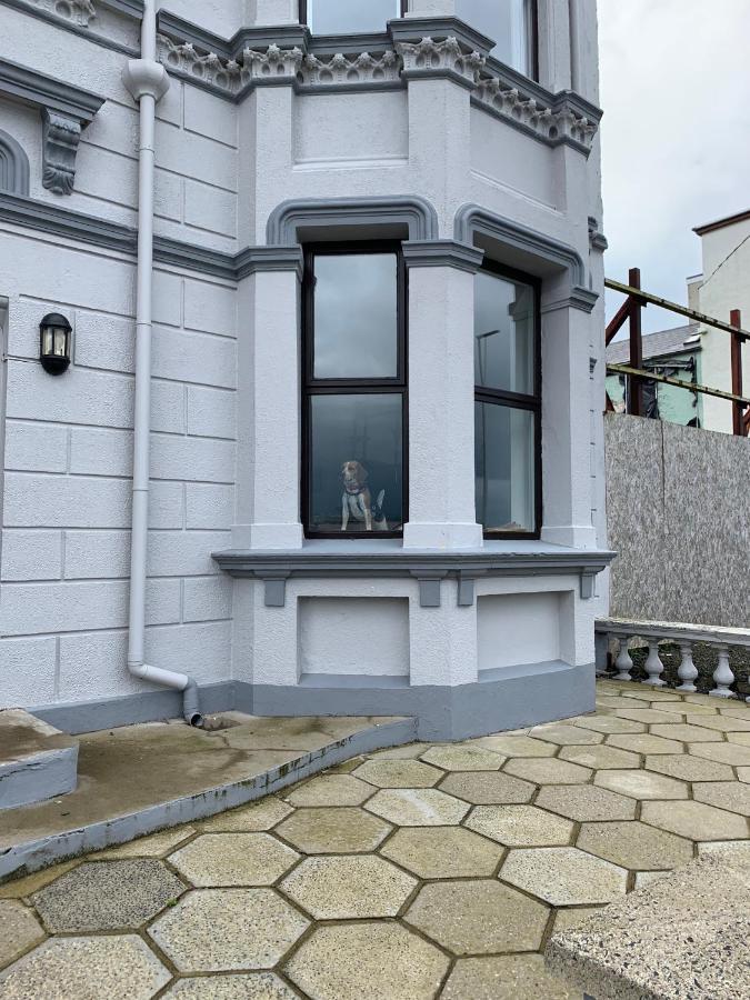 Апартаменты Stunning 3 Bed Seafront Mansion Building Sleeps 6 Adults Or 8 With Kids Портраш Экстерьер фото